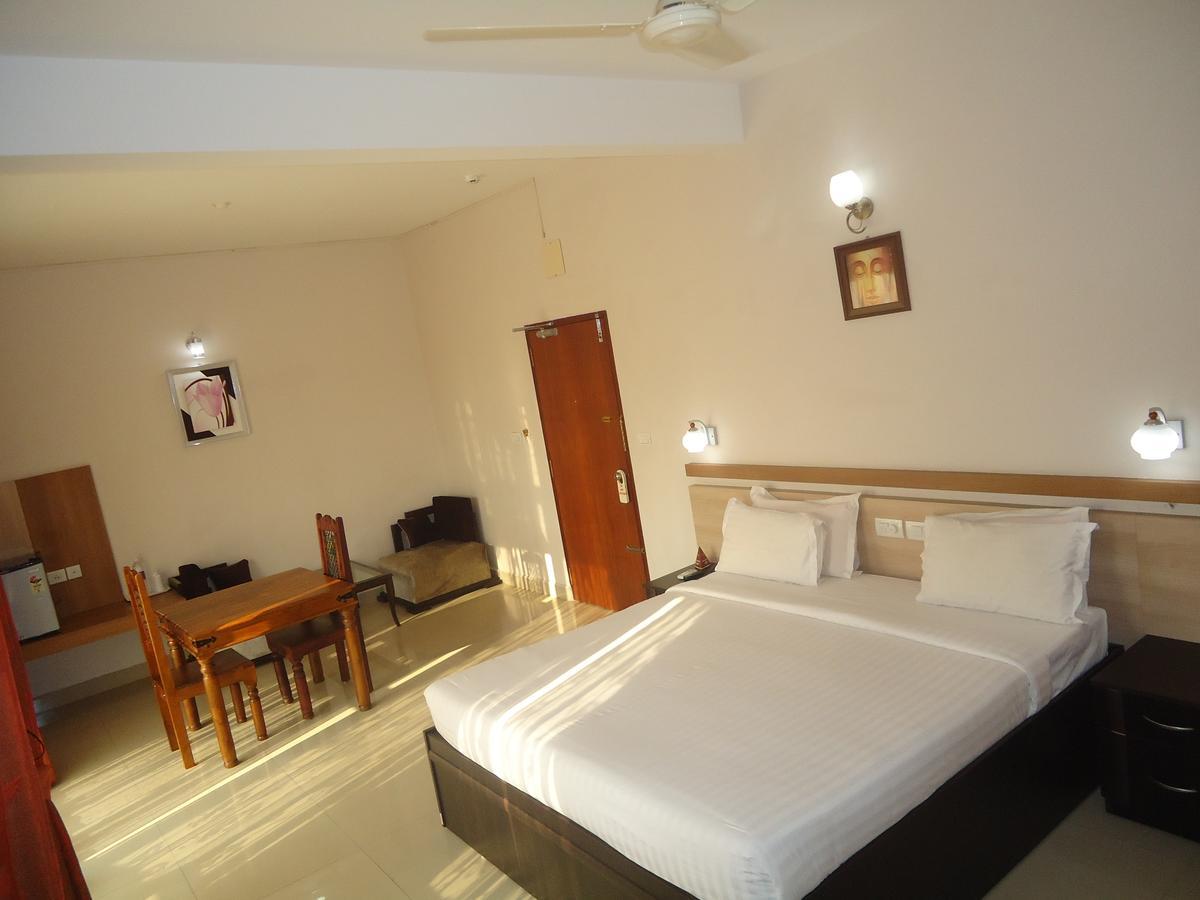 Hotel Polariz Parassinikkadavu Quarto foto