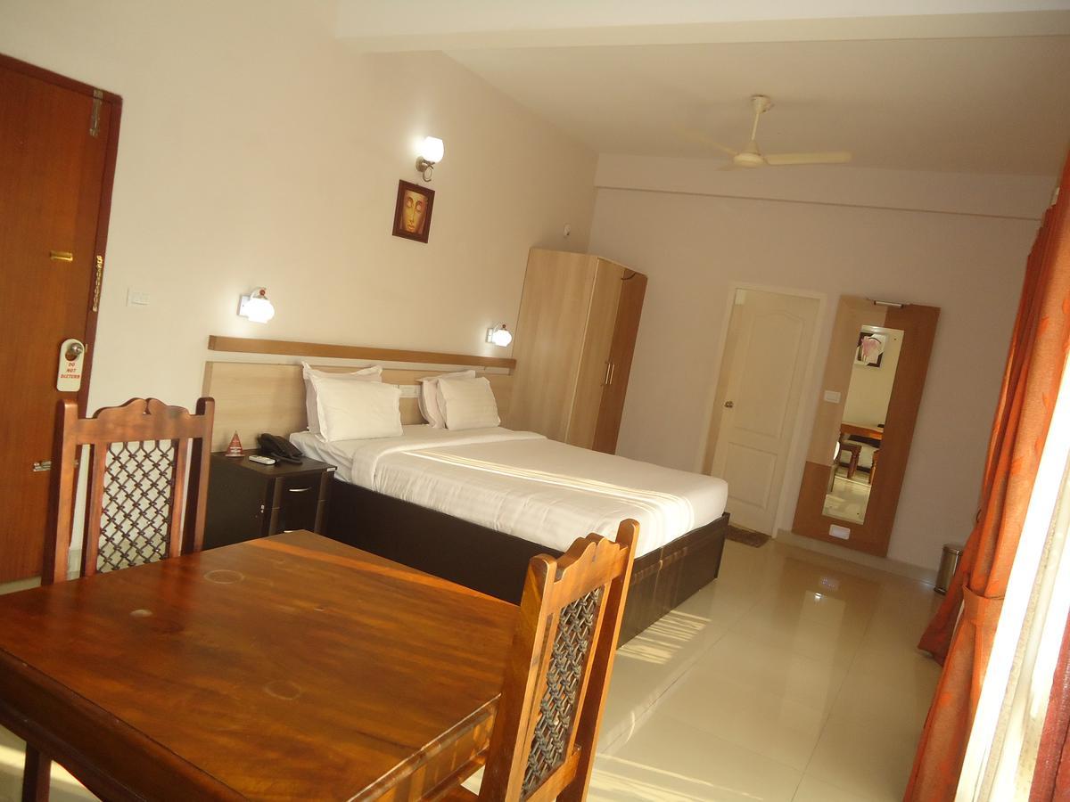 Hotel Polariz Parassinikkadavu Quarto foto